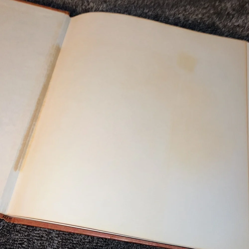 A CHRISTMAS TREASURY VINTAGE HARDCOVER BOOK 1983 WITH DUSTCOVER